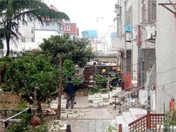 突發(fā)！青島一居民樓發(fā)生爆燃！已造1人死亡，7人受傷！3公里外有震感…