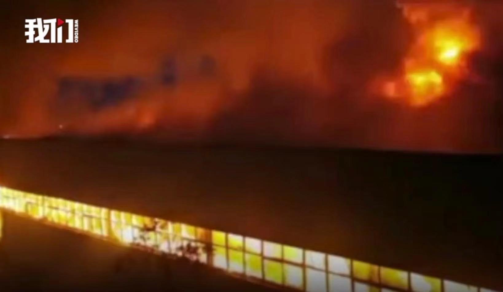 火災(zāi)現(xiàn)場。新京報(bào)我們視頻